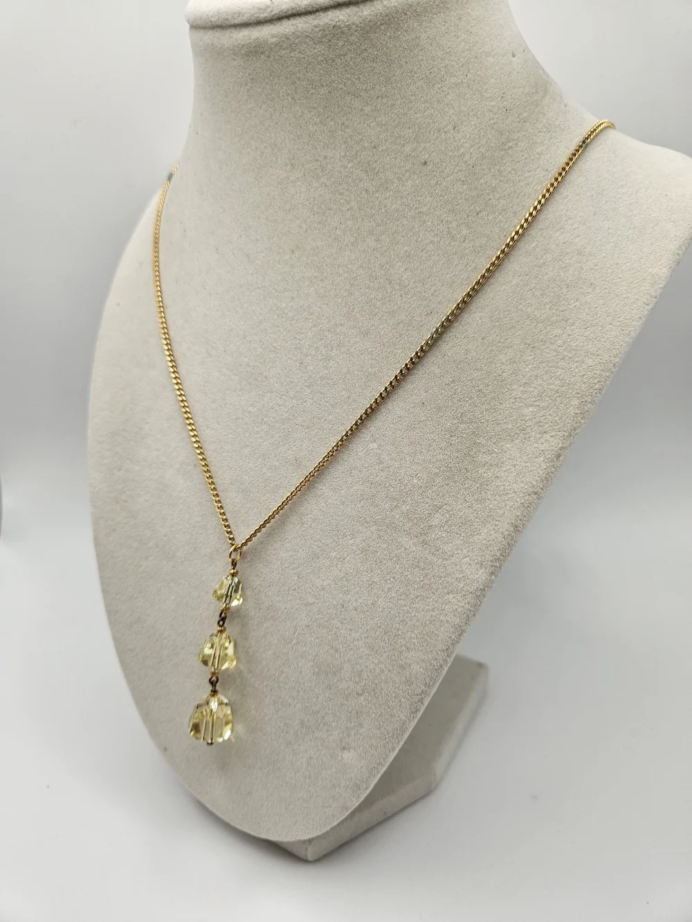 VINTAGE Pale Yellow Faceted Glass Crystal Dangle Gold Tone Pendant Necklace